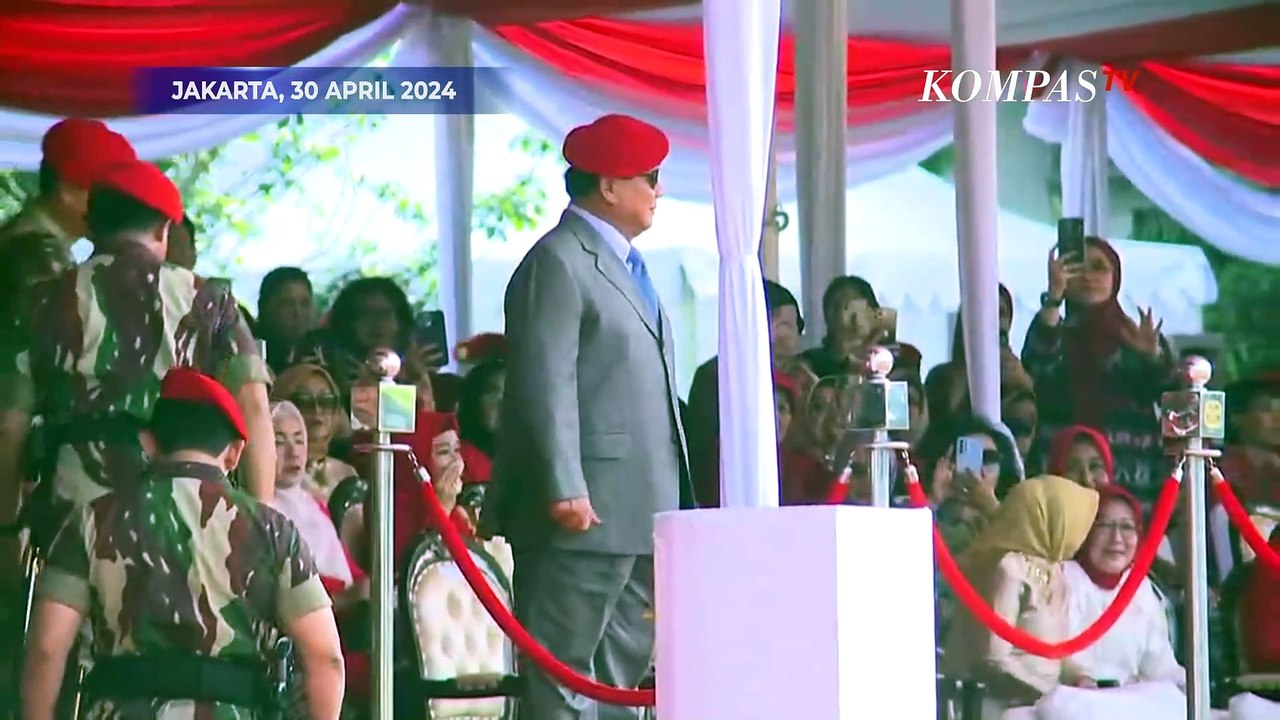 Momen Prabowo Hormat Lihat Parade Prajurit di HUT ke-72 Kopassus