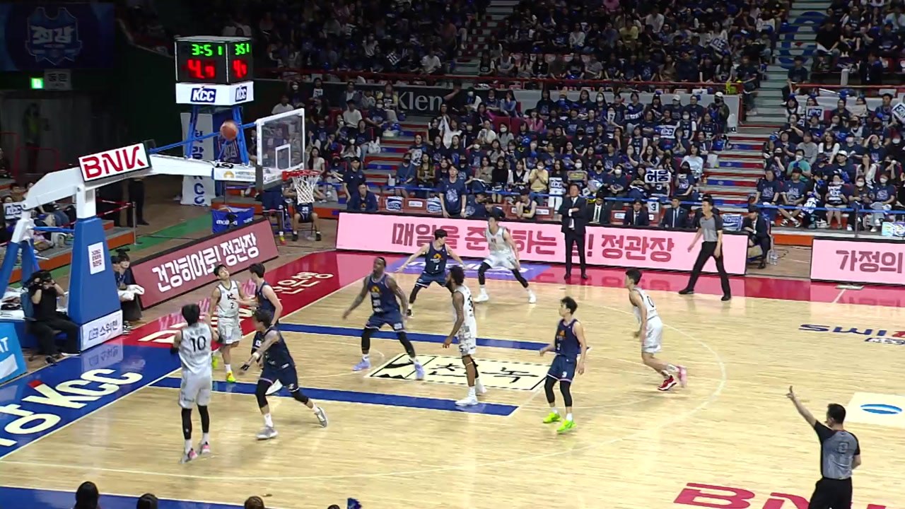 KCC, 안방에서 명승부 연출하며 2연승...부산 홈팬 열광 / YTN