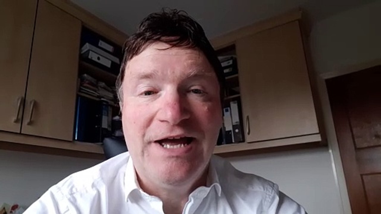 BP reveals a fall in profits in the face of lower oil prices