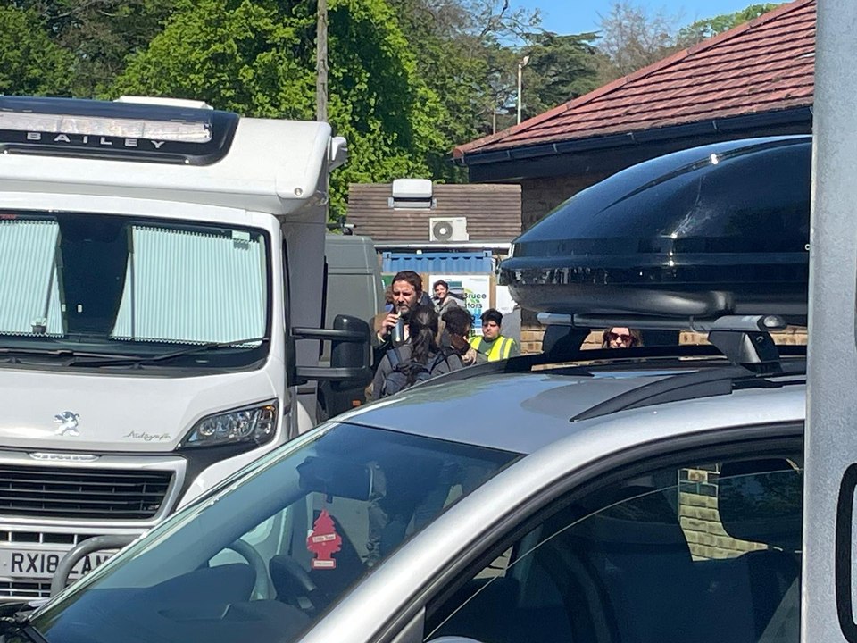 Gerard Butler makes paparazzi gripe as Hollywood comes to Alton