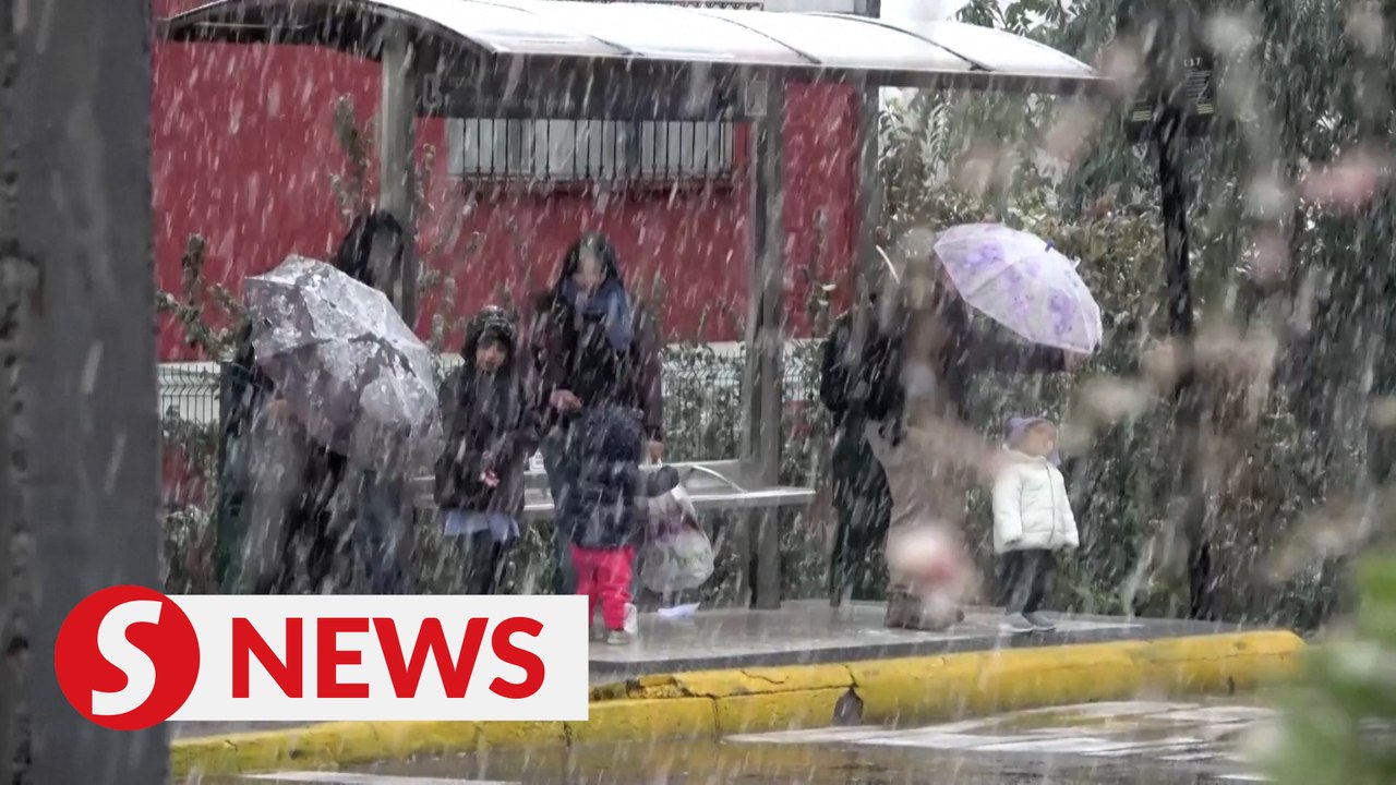 Snow blankets Santiago in rare occurrence