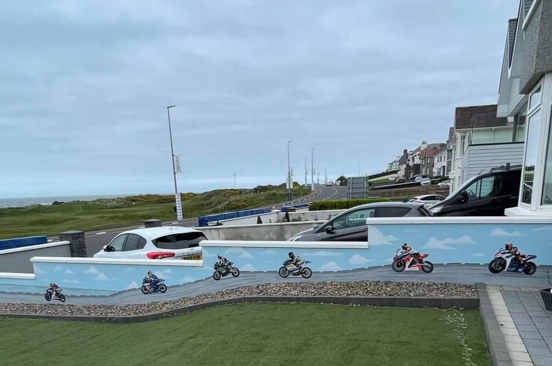 Portstewart B&B Unveils NW200 Wall Mural 🏁