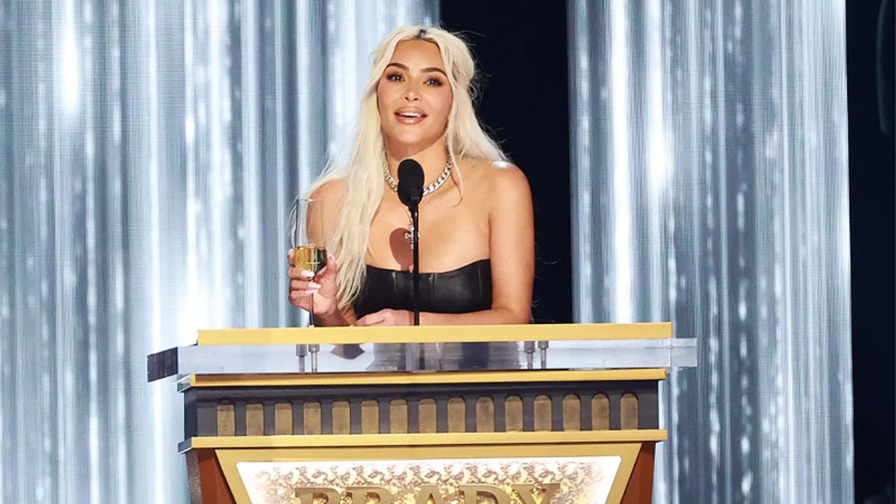 Netflix Edits Out Kim Kardashian Boos During Tom Brady Roast Appearance | THR News Video