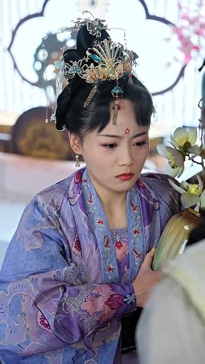 热门短剧推荐 《灵魂互换后皇后娘娘野翻了》 (下)