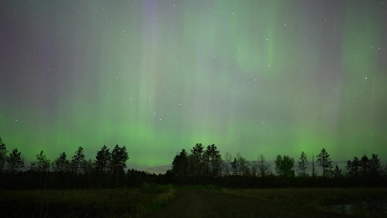 최강 태양폭풍에 곳곳 오로라 관측..."정전·전파교란 위험" / YTN