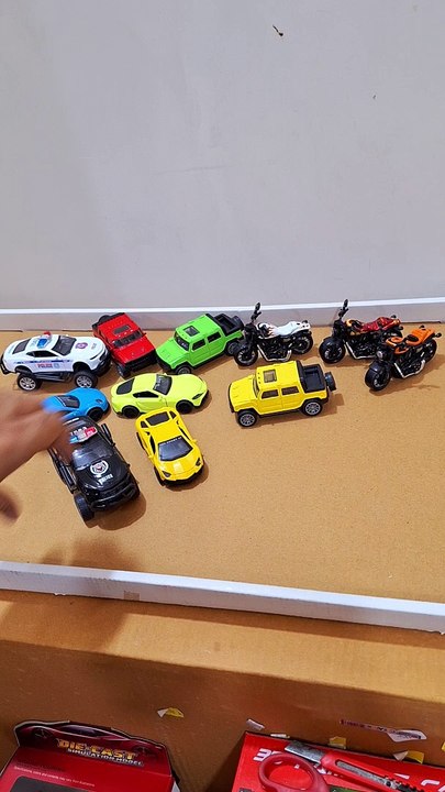Pull Back Model Car Alloy Modified Police Car Toy For Kids