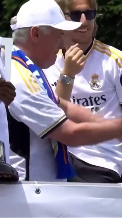 ANCELOTTI DANSE AVEC CAMAVINGA 