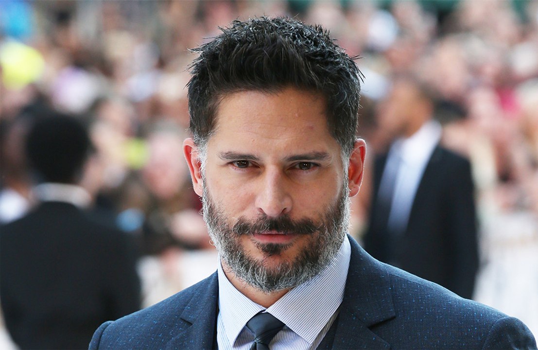 ジョー・マンガニエロ、ファンから自作の露骨なコミックを贈られ唖然