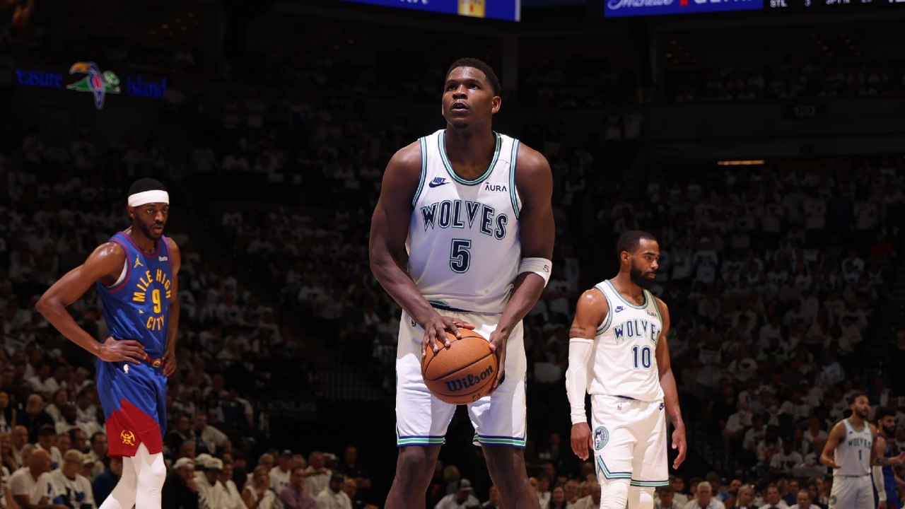 Play of the Day: Anthony Edwards