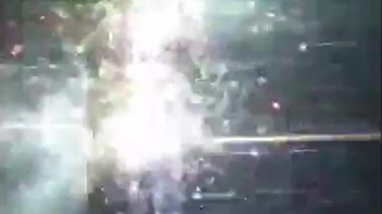 Video, ultrà del Genoa festeggiano la permanenza della Sampdoria in Serie B