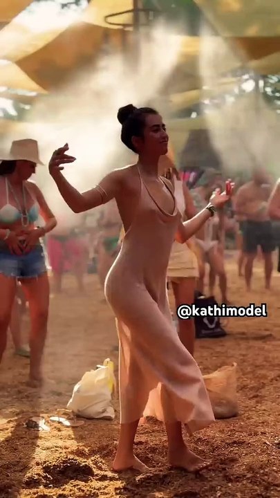 LOOPING WITH THE MUSIC ✨ #musicfestival #dress #cutedress #dance