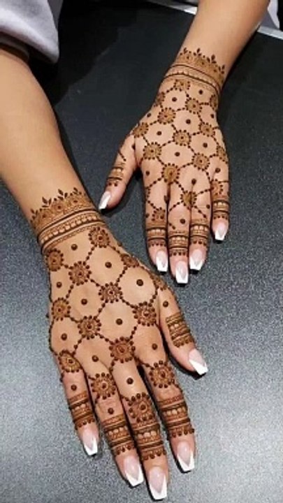 Beautiful And Simple Mehendi Design 