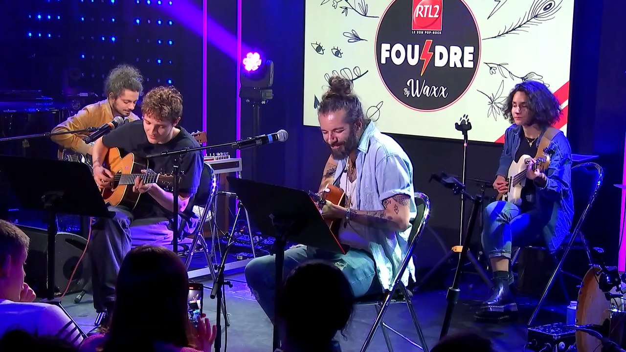 Aliocha Schneider et Waxx interprètent "Better Together" en live dans Foudre