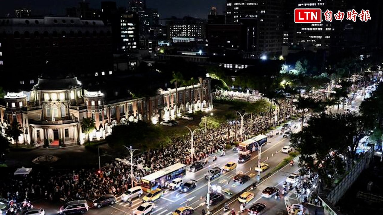 反國會擴權！中山南路被塞爆 人潮蔓延至忠孝東路監院前