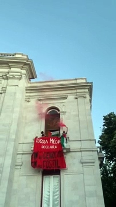 Estudantes da NOVA Medical School ocupam faculdade. As imagens