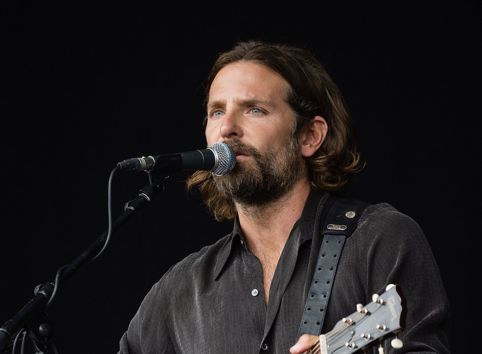 Bradley Cooper fait une surprise aux fans du film "A star is born"