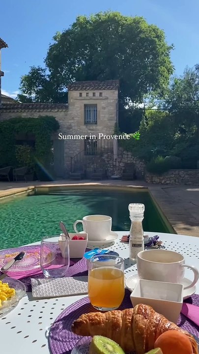 Un été à Le Mas de la Chapelle✨  @french_exterior  Abonne-toi au Petit Mauda !   #petitmauda #spot #adresse #guide #pepite #sud #lesud #provence #provencealpescotedazur #provencestyle #summerinfrance #frenchdecor #vintagestyle #cottagecore #cottagec