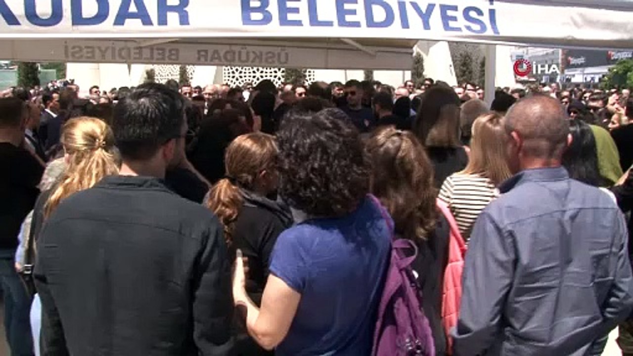 38 yaşında hayata veda eden oyuncu Gülşah Çomoğlu son yolculuğuna uğurlandı