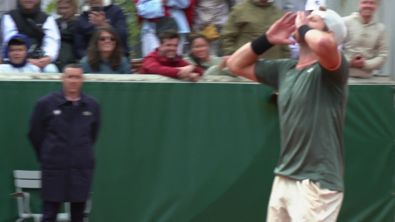 2e tour : Zizou Bergs lance un chant avec le public après sa victoire !