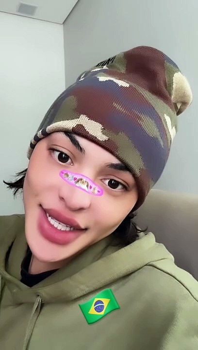 Pabllo Vittar pede que fãs resgatem o uso do verde e amarelo na Parada do Orgulho