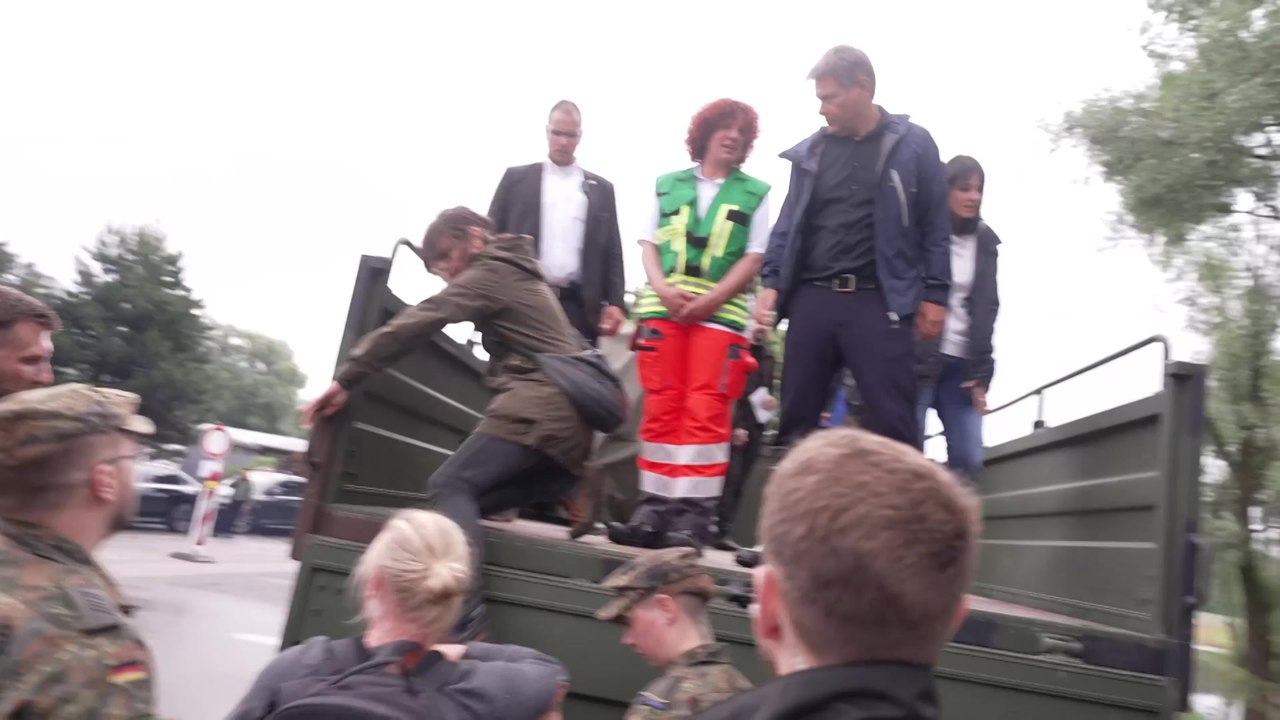 Habeck im Hochwassergebiet: "Diese Naturkatastrophen kosten Leben"