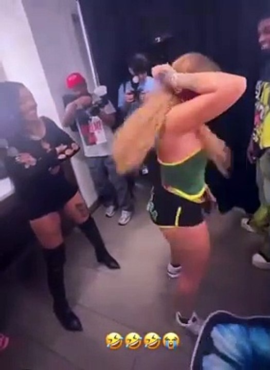 Latto & Glorilla have a twerk off while Megan Thee Stallion is watching 
