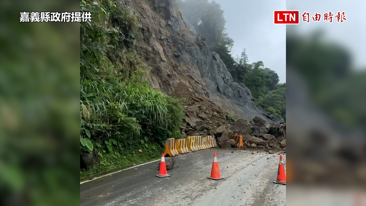 嘉166縣道雨後落石 廠商派工搶修(嘉義縣政府提供)