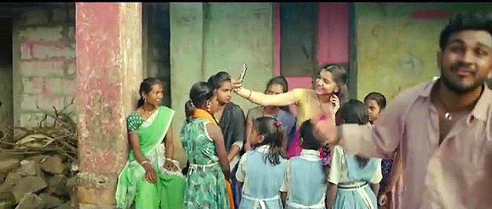 Gulabi Sadi (गुलाबी साडी) Official Video - Sanju Rathod G-Spark Prajakta