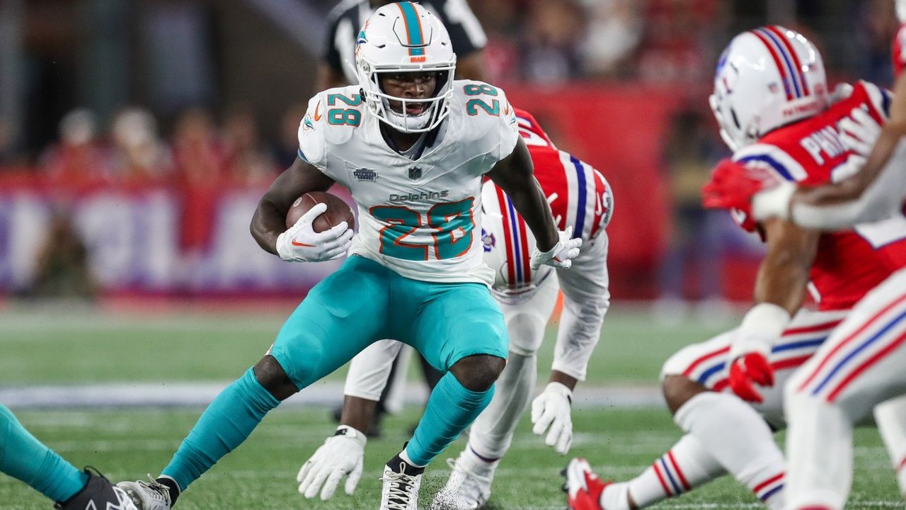 Comparing Dolphins RBs: Achane and Mostert's 2023 Performance