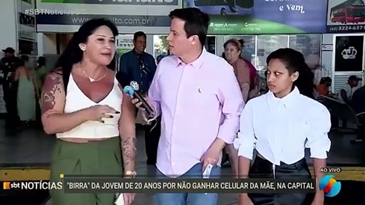 Repórter leva tapa na cara ao vivo durante entrevista