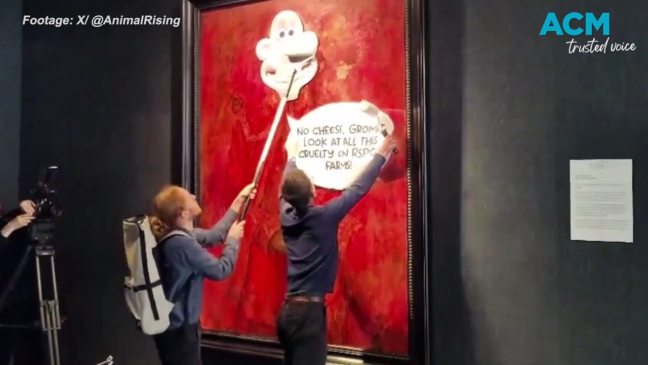 ‘No cheese, Gromit’: Wallace and Gromit picture pasted over King portrait