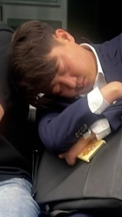 '지하철 꿀잠' 이준석 "정치쇼 아닌 일상, 어깨 내준 분 죄송"