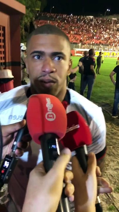 Lateral do Vitória afirma que triunfo contra o Inter marca recuperação no Brasileirão: "é o começo da retomada"
