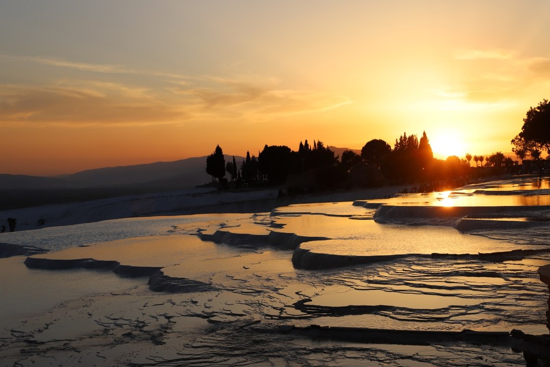 ​​​​​Pamukkale travertenleri bayram tatilinde doldu taştı!