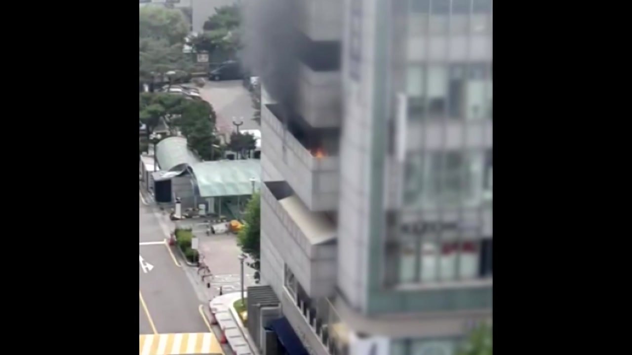 서울 대치동 상가에서 불...다친 사람 없어 / YTN