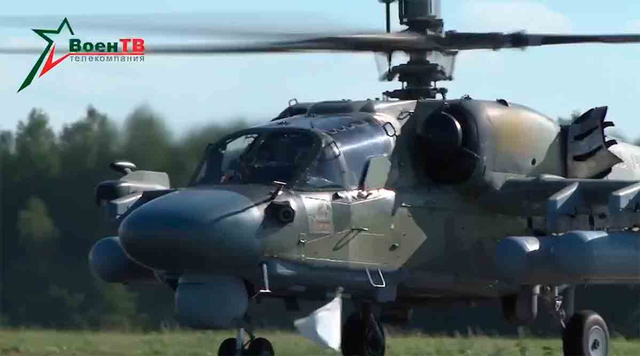 ビデオ: ロシアが11機の軍用ヘリコプターをベラルーシに派遣