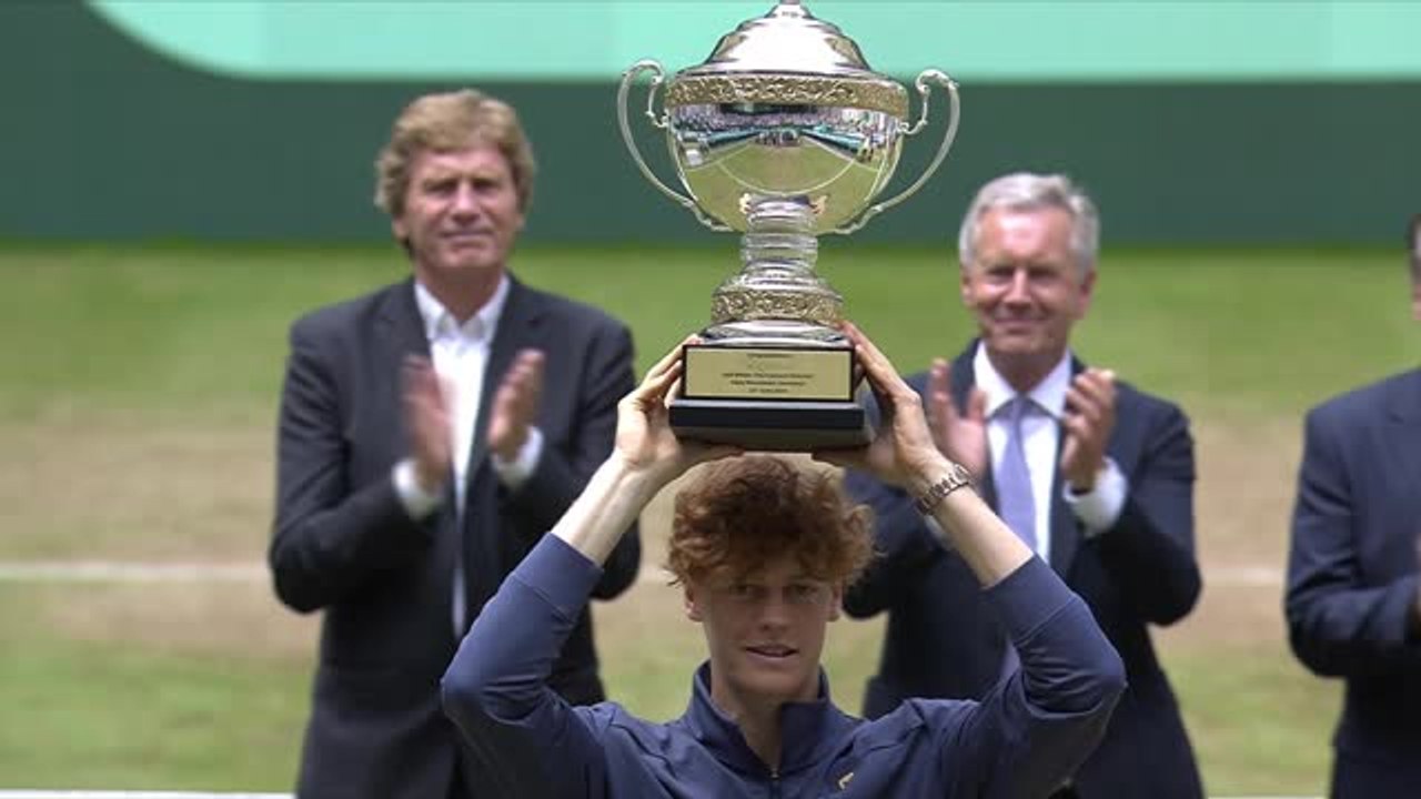 Halle - Vainqueur de Hurkacz, Sinner remporte son premier titre sur gazon