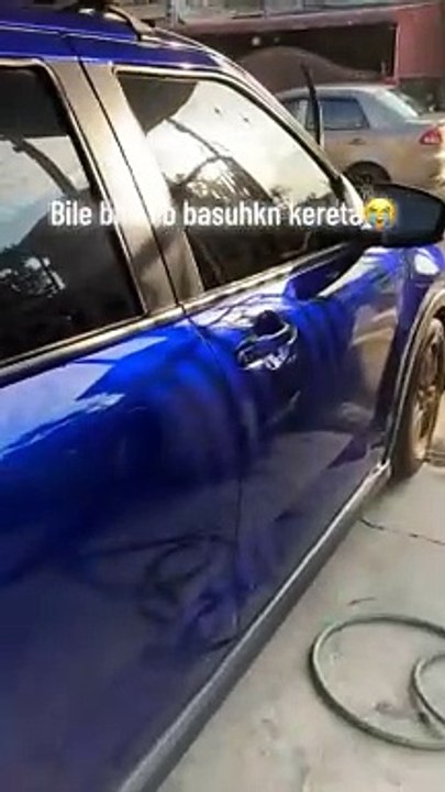 女子好心幫老公洗車 卻用洗碗綿如洗鍋大力刷