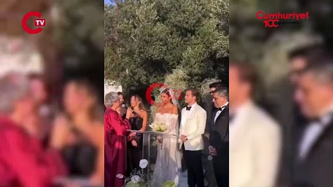 Ünlü oyuncu Tolga Sarıtaş ve Zeynep Mayruk dünyaevine girdi