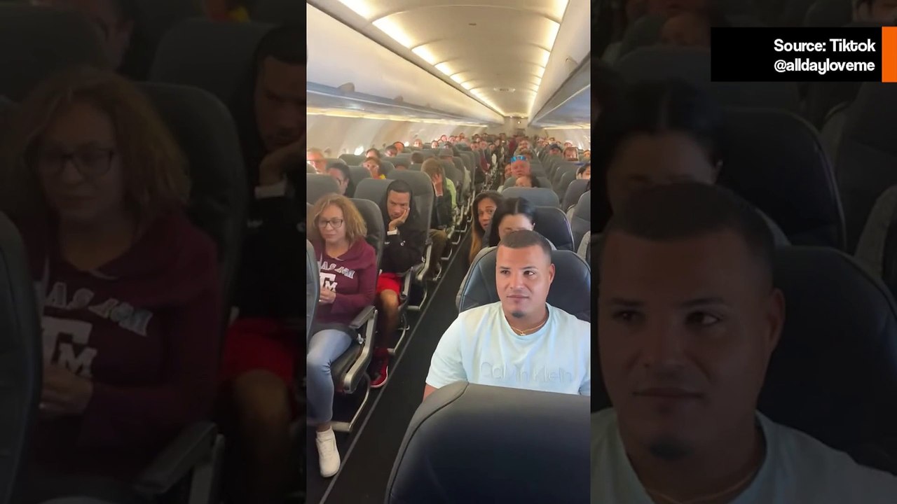 Video tunteikas: 5-vuotias poika saa lentomatkustajilta valmistujaisjuhlat