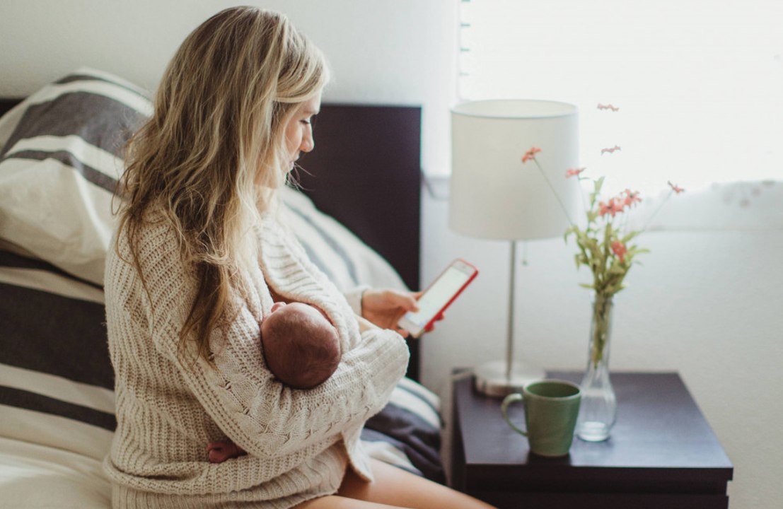 Mothers harm children's language with smartphone usage