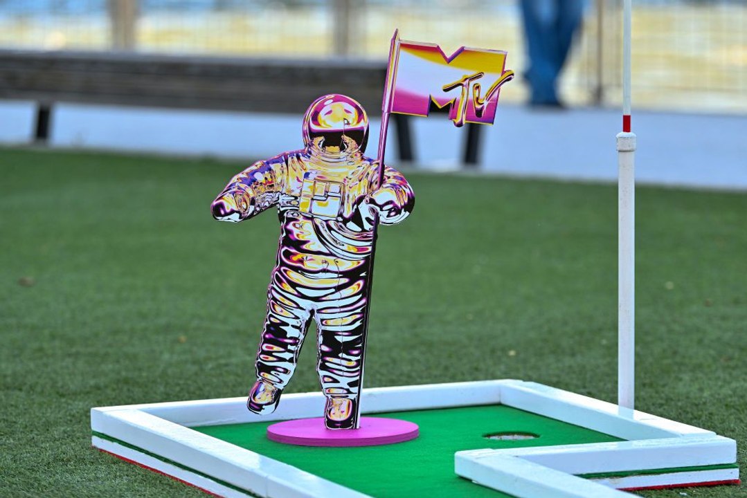 Shop Red Carpet Looks Live at the VMAs