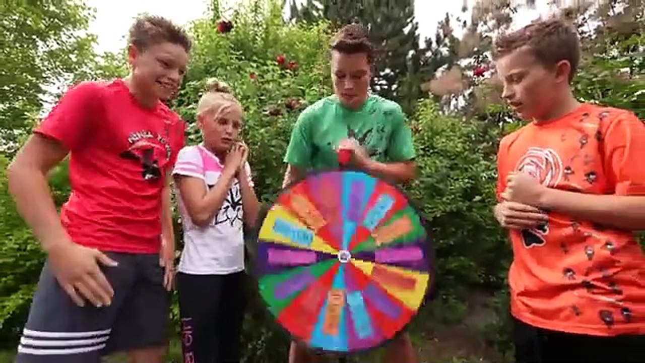 Ninja kids.100 Mystery Buttons Only 1 Will Let you ESCAPE the BOX! Ninja kids