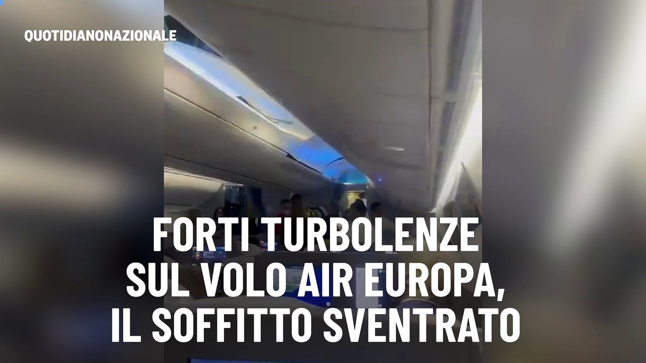 Forti turbolenze sul volo Air Europa, il soffitto sventrato