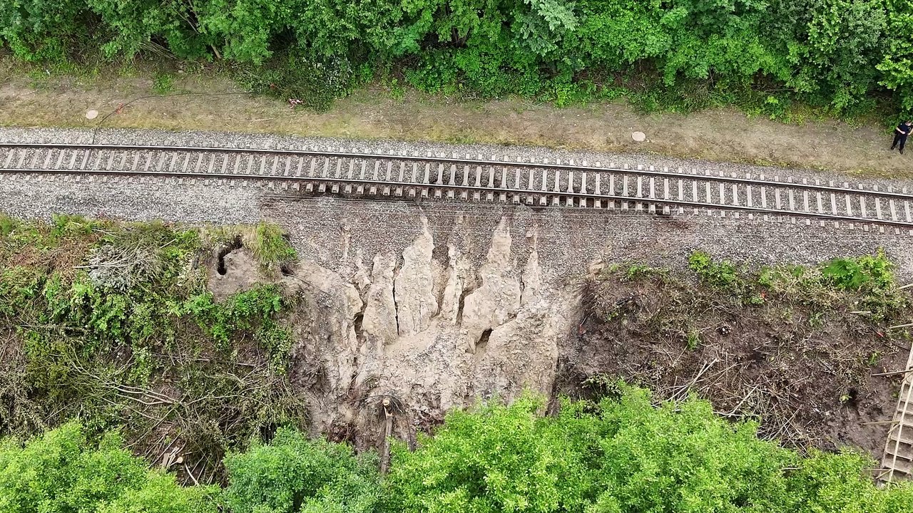 Ulewa podmyła tory w Gorzuchowie, na trasie Grudziądz - Toruń