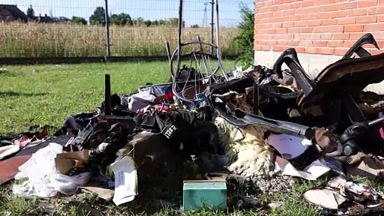 Pożar domu po uderzeniu pioruna w Srocku