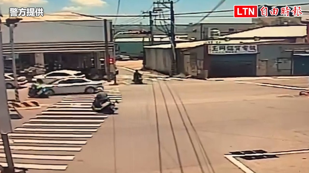 轟！彰化員警騎警用機車趕往處理民眾報案途中遭撞飛  警車起火（警方提供）