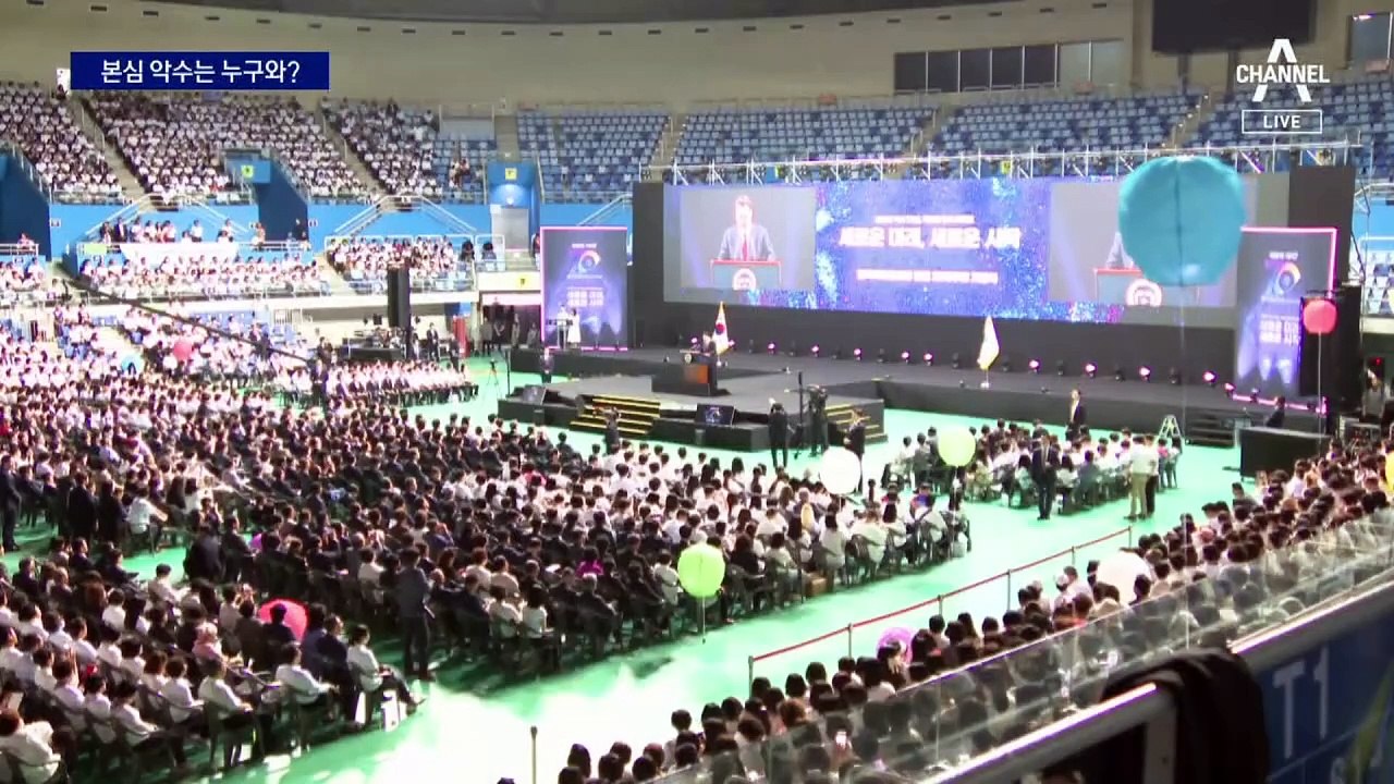 尹, 당권주자 세 명과 일일이 악수…진짜 윤심은 어디에?