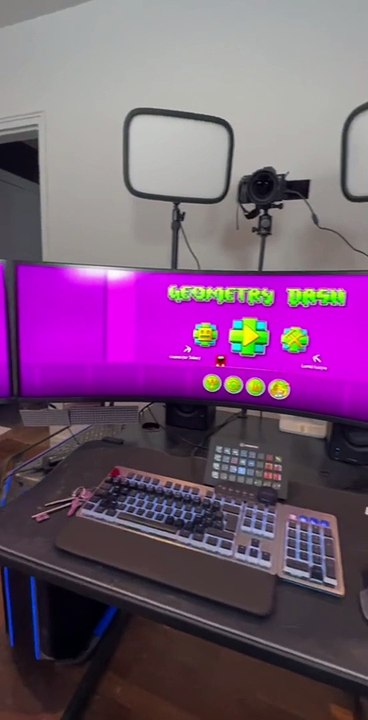 Geometry Dash 96:9 ! Super cheat... #geometrydash #odysseyg9 #triplescreen