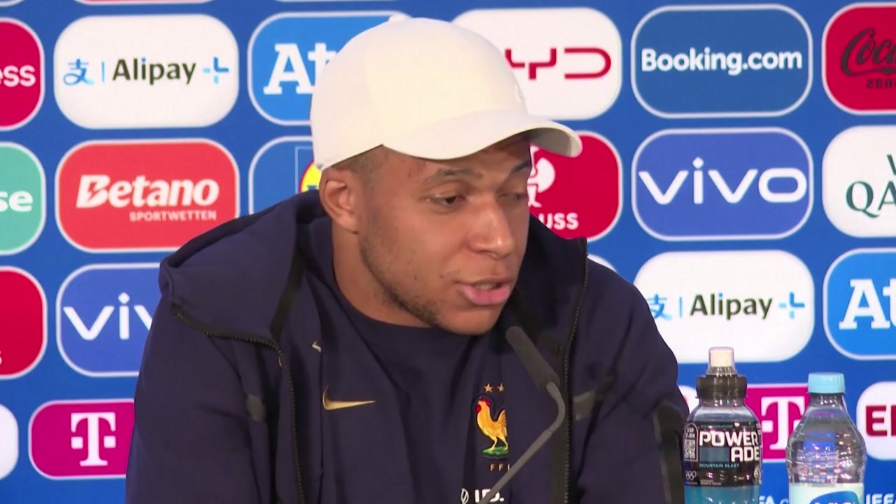 음바페, 유머로 '극우 반대 힌트'...르펜 "설교 그만" / YTN